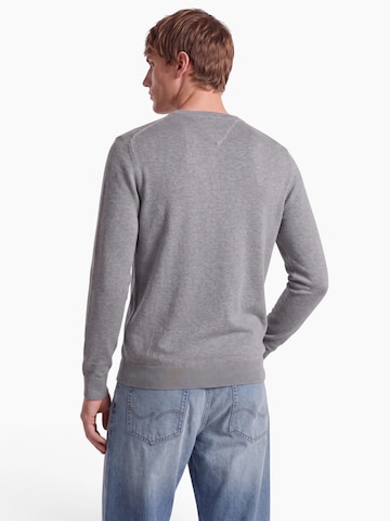 TOMMY HILFIGER Sweater 'ESSENTIAL' in Grey