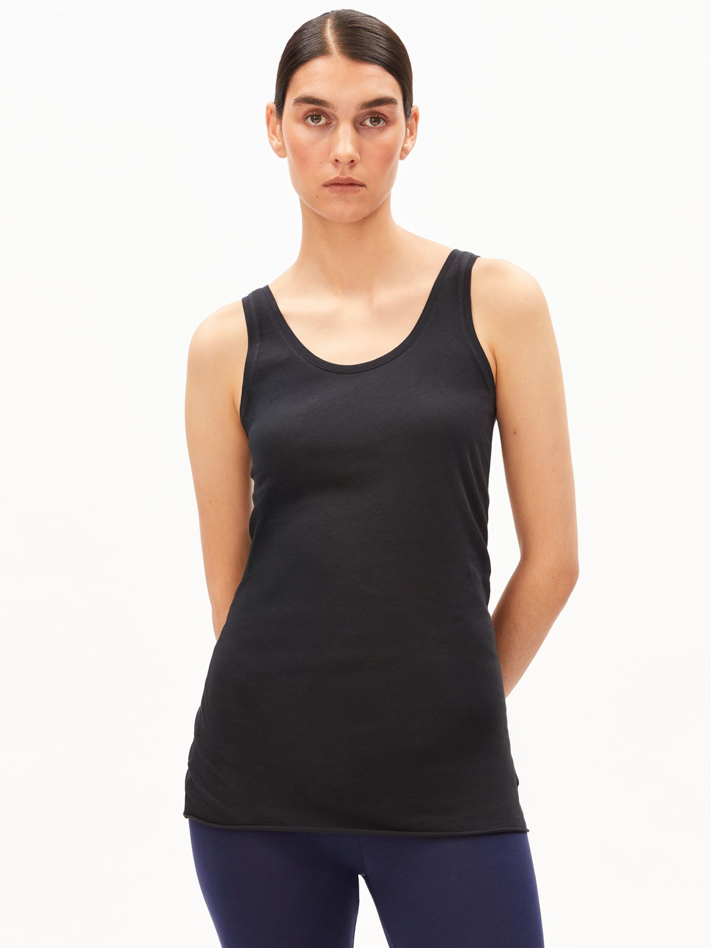 ARMEDANGELS Top in Zwart: voorkant