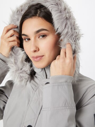 HOLLISTER Prechodná parka - Sivá