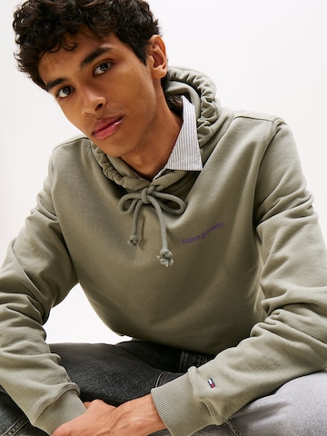 Tommy Jeans Sweatshirt in Green