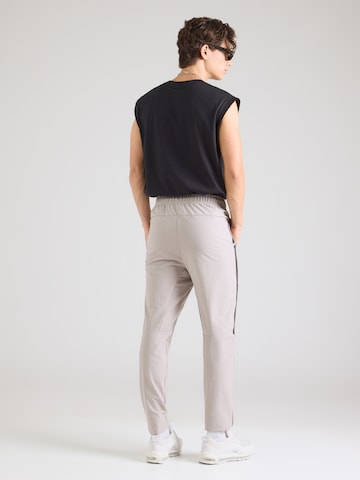 Nike Sportswear Tapered Hose in Grau