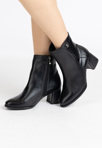 Usha Ankle Boots in Black