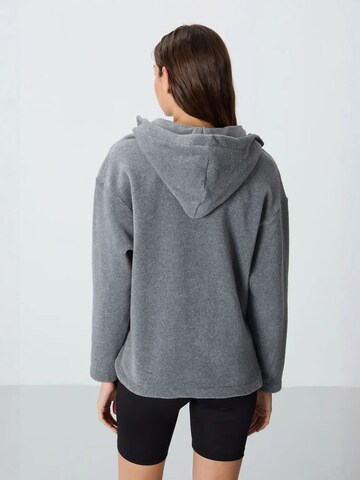 Tommy Life - Pullover em cinzento