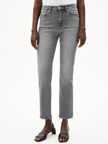 ARMEDANGELS Slimfit Jeans 'Lejaani' in Grijs: voorkant