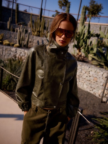 Bershka Tussenjas in Groen: voorkant