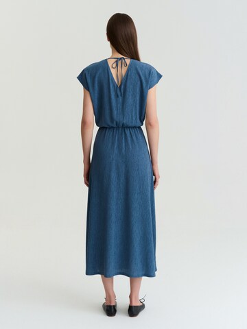 TATUUM - Vestido em azul