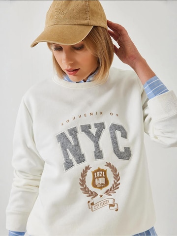 Bianco Lucci Sweatshirt in Weiß