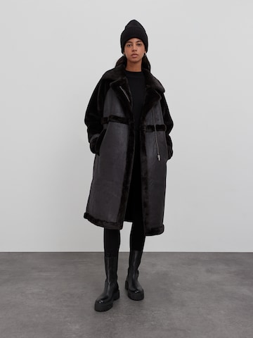 EDITED Zimní kabát 'Antje' – černá