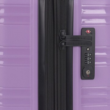 Valisette 'Uyiko' Gabol en violet