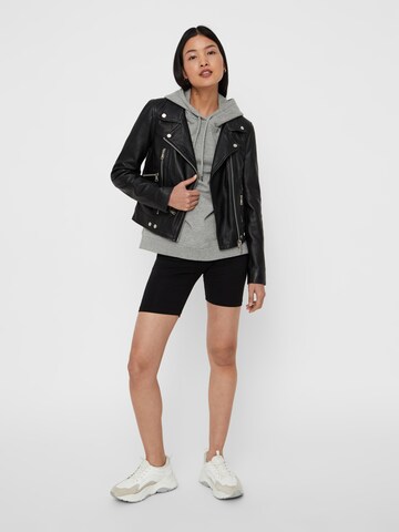 VERO MODA Skinny Shorts 'MAXI' in Schwarz