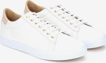 Baskets basses Kazar en blanc