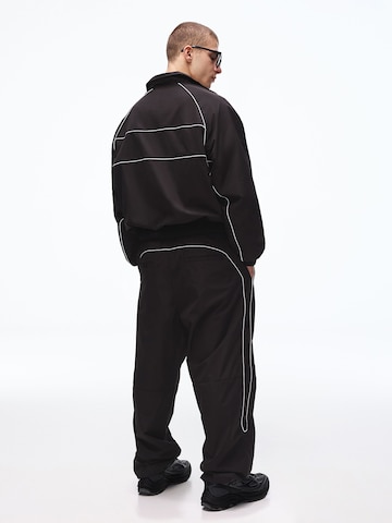 Bershka Loosefit Bukser i sort