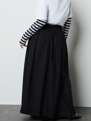 Next Krilo | črna barva