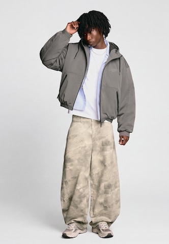 Giacca di mezza stagione di Bershka in grigio