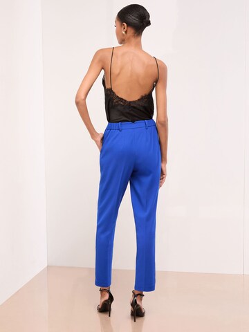 Lipsy - Regular Calças com vincos em azul