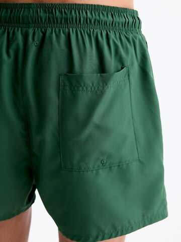 Shorts de bain Pull&Bear en vert