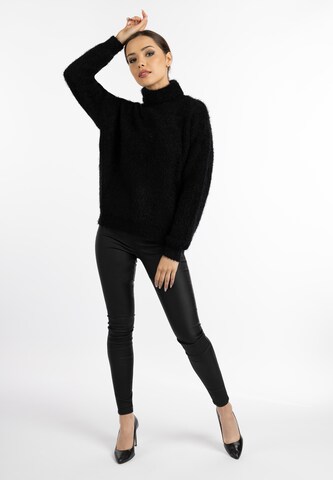 faina Oversized Sweater in Black