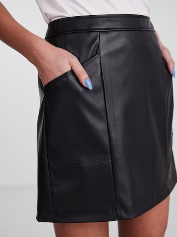 PIECES Skirt 'Selma' in Black