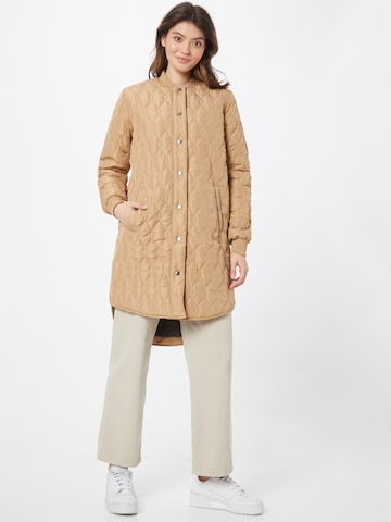 Manteau mi-saison Kaffe en beige : devant