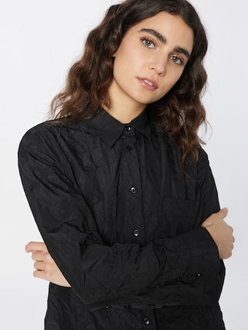 Oval Square Blouse in Black