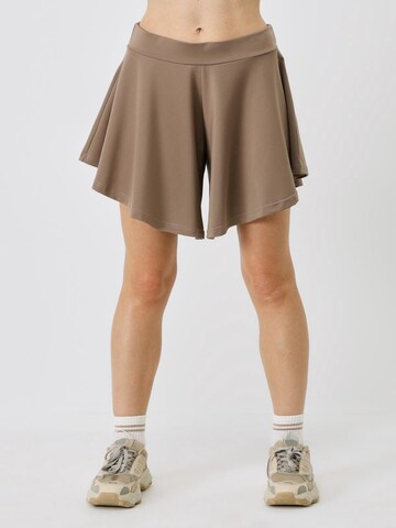 C&City Loosefit Shorts in Braun
