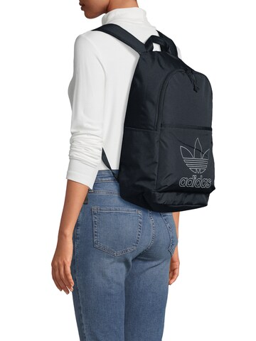 ADIDAS ORIGINALS Rucksack 'Adicolor' in Schwarz