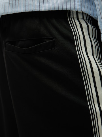 Loosefit Pantaloni di Pull&Bear in nero