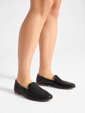 Bianco Classic Flats in Black: front