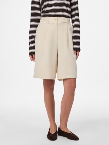 PIECES Regular Pleat-front trousers 'PCKamil' in White: front