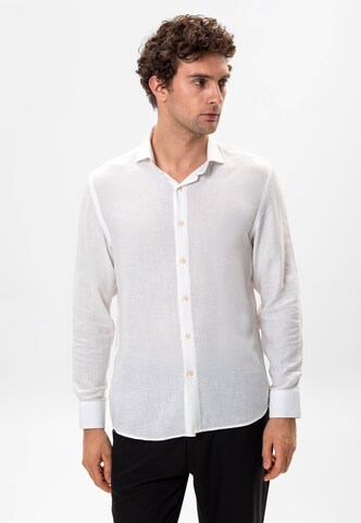 Antioch - Regular Fit Camisa em branco: frente