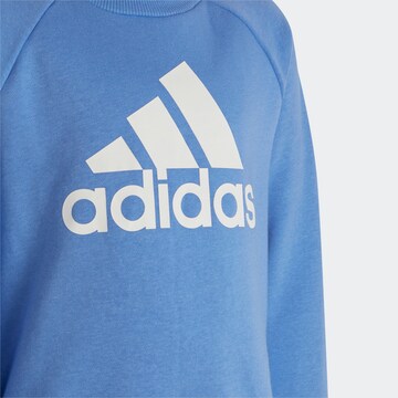 ADIDAS SPORTSWEAR Trainingsanzug 'Essentials Logo Fleece' in Blau