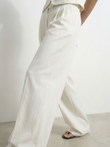 HYPEDROP - regular Pantalón en blanco