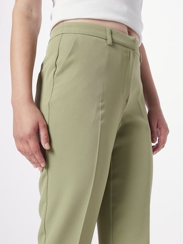 Coupe slim Pantalon à plis 'Grazer' Dorothy Perkins en vert