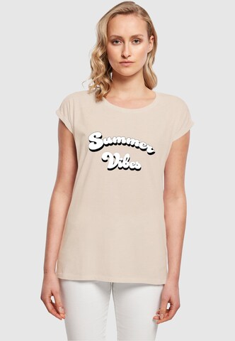 T-shirt 'Summer Vibes' Merchcode en beige : devant