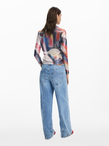 Bluză de la Desigual pe roșu