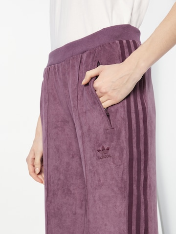 Wide Leg Pantalon 'Adicolor Classics Suede' ADIDAS ORIGINALS en rouge