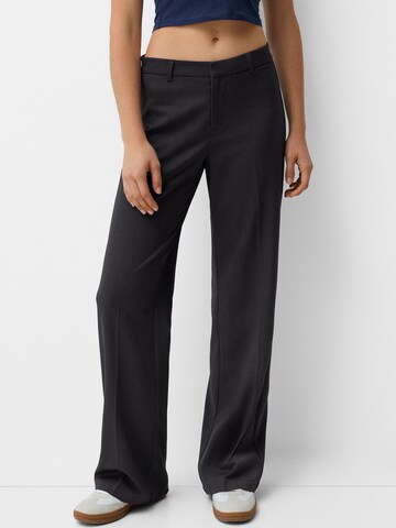 Wide Leg Pantalon à plis Bershka en gris : devant