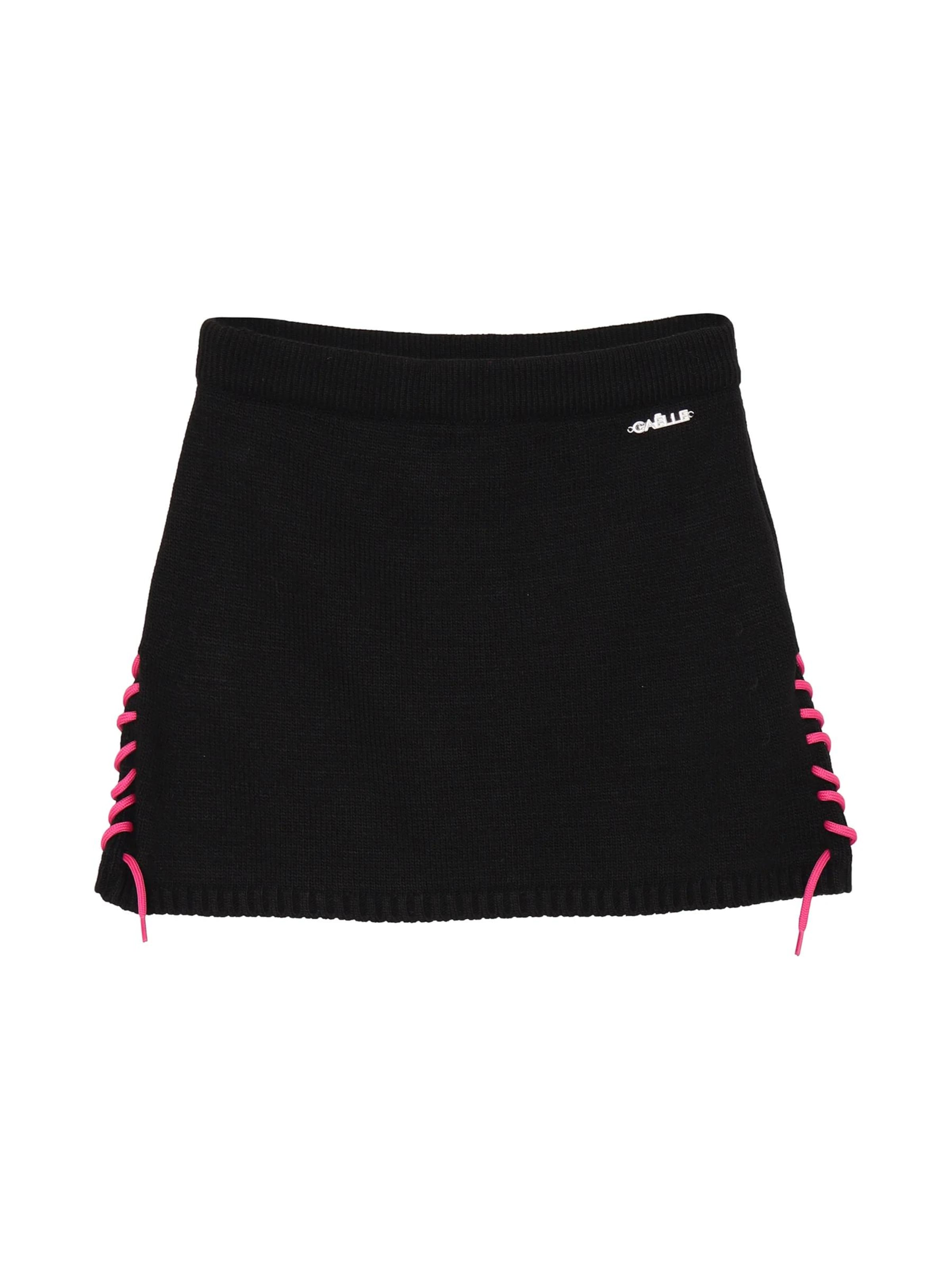 Gaelle Paris Set 'Pluto' in Black