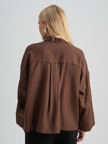 Camicia da donna 'Shandie' di Peppercorn in marrone