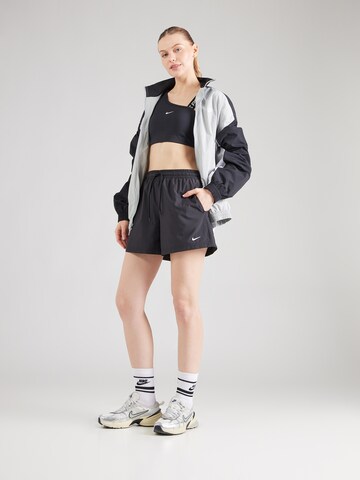 Nike SportswearLoosefit Hlače 'Essential' - crna boja