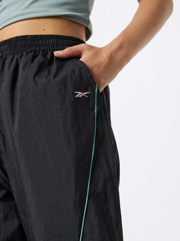 Reebok Wide Leg Hose in Schwarz