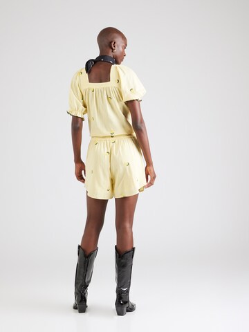 PIECES Regular Shorts 'PCSELENA' in Gelb