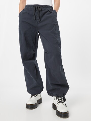 Effilé Pantalon cargo 'Skyler' WEEKDAY en bleu : devant