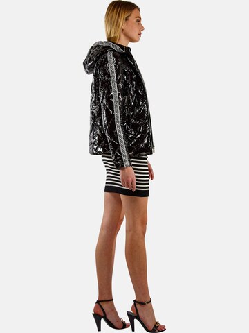 TOOche Performance Jacket in Black
