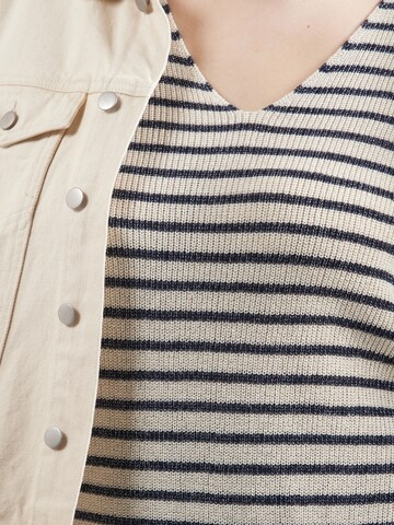 Vero Moda Curve Trui 'VMCNEWLEXSUN' in Beige