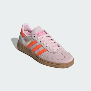 ADIDAS ORIGINALS Låg sneaker 'Handball Spezial' i rosa