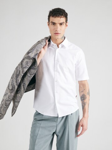 Coupe regular Chemise 'Rash' BOSS en blanc : devant