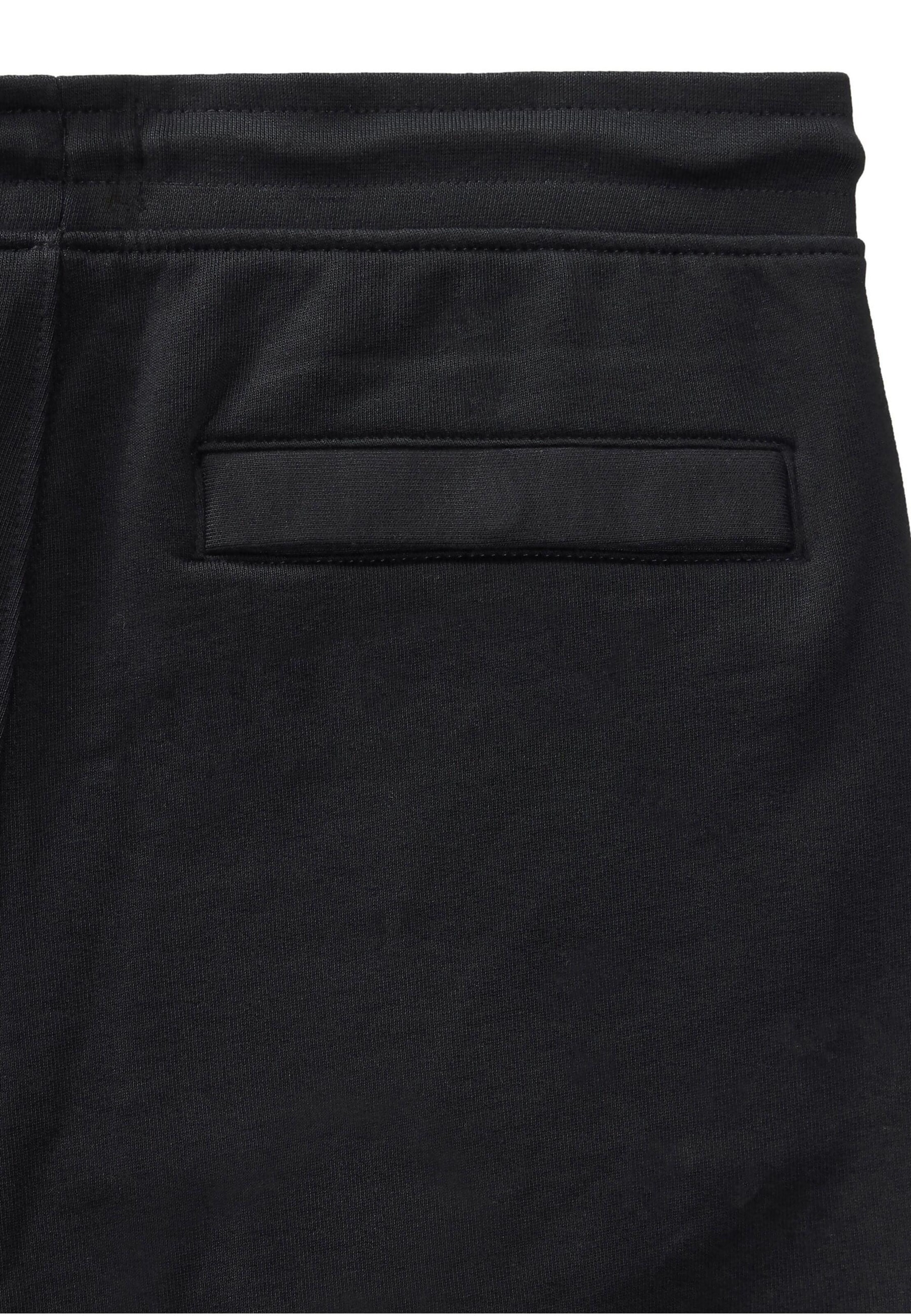 Weekend Offender Tapered Pants 'Rebolledo' in Black