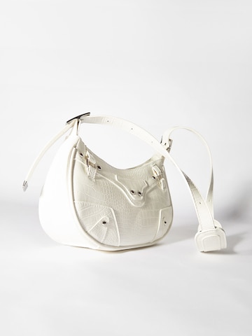Bershka Shoulder bag in White: front