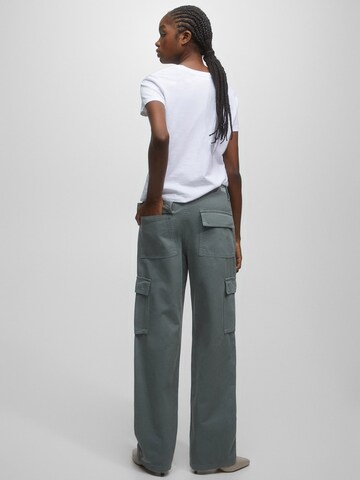 Pull&Bear Regular Cargo Pants in Green